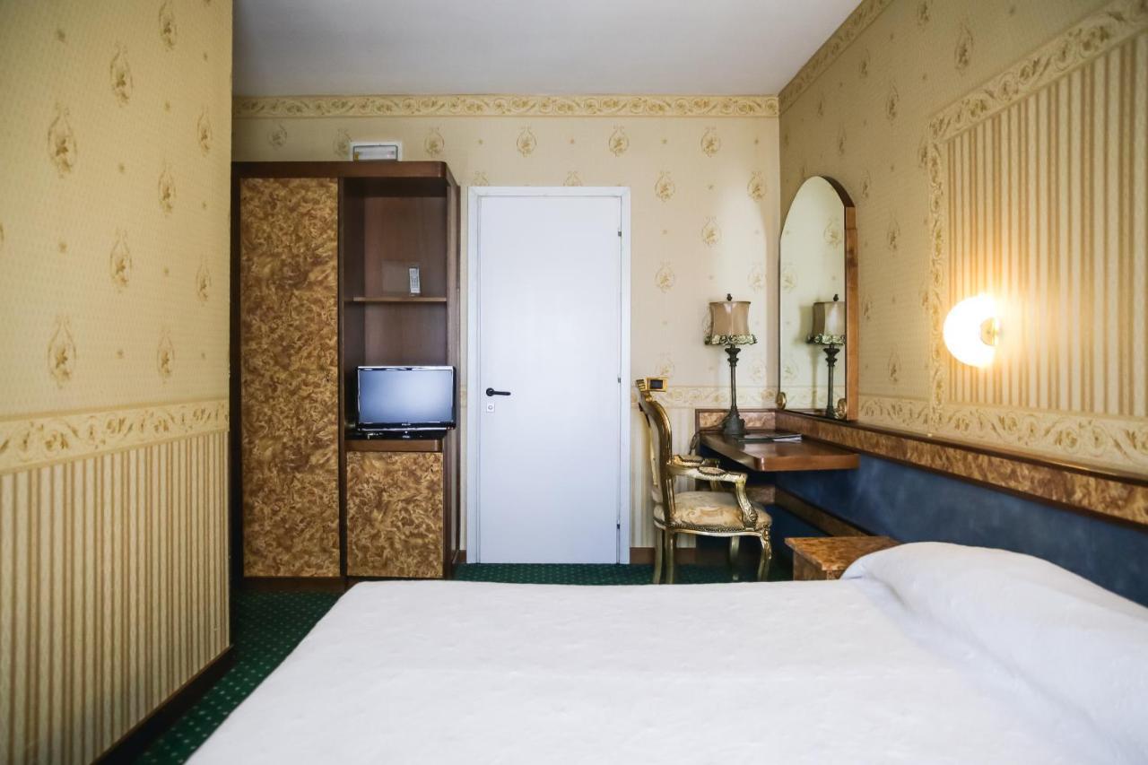 Hotel Villa Pigalle Tezze sul Brenta Kültér fotó