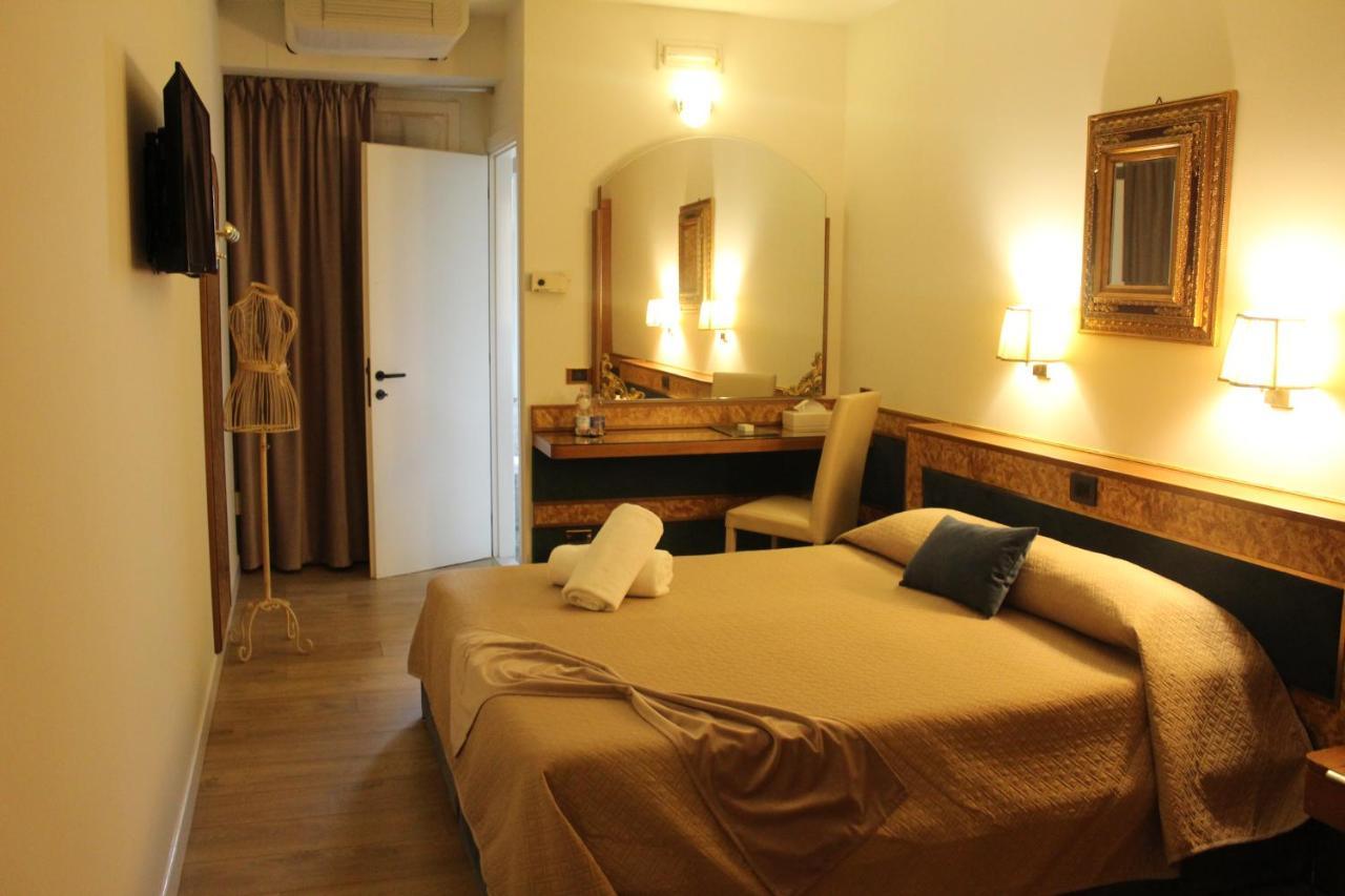 Hotel Villa Pigalle Tezze sul Brenta Kültér fotó