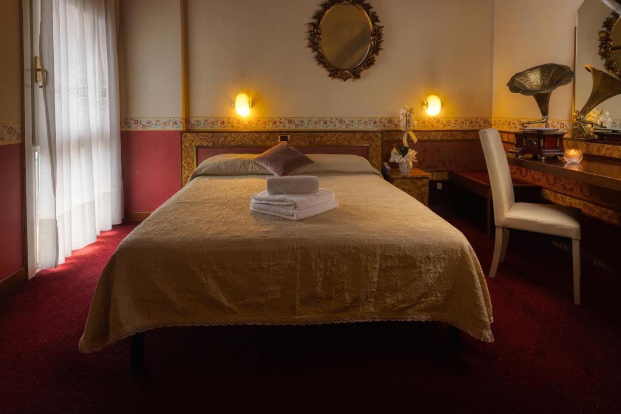 Hotel Villa Pigalle Tezze sul Brenta Kültér fotó