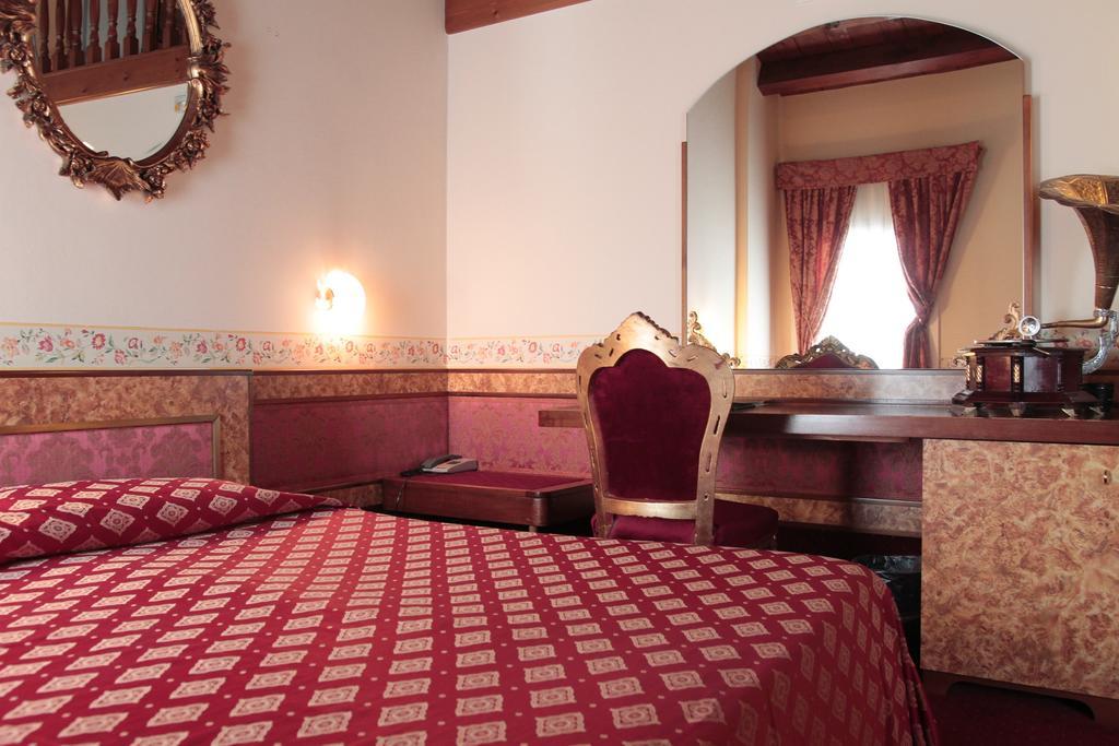 Hotel Villa Pigalle Tezze sul Brenta Kültér fotó