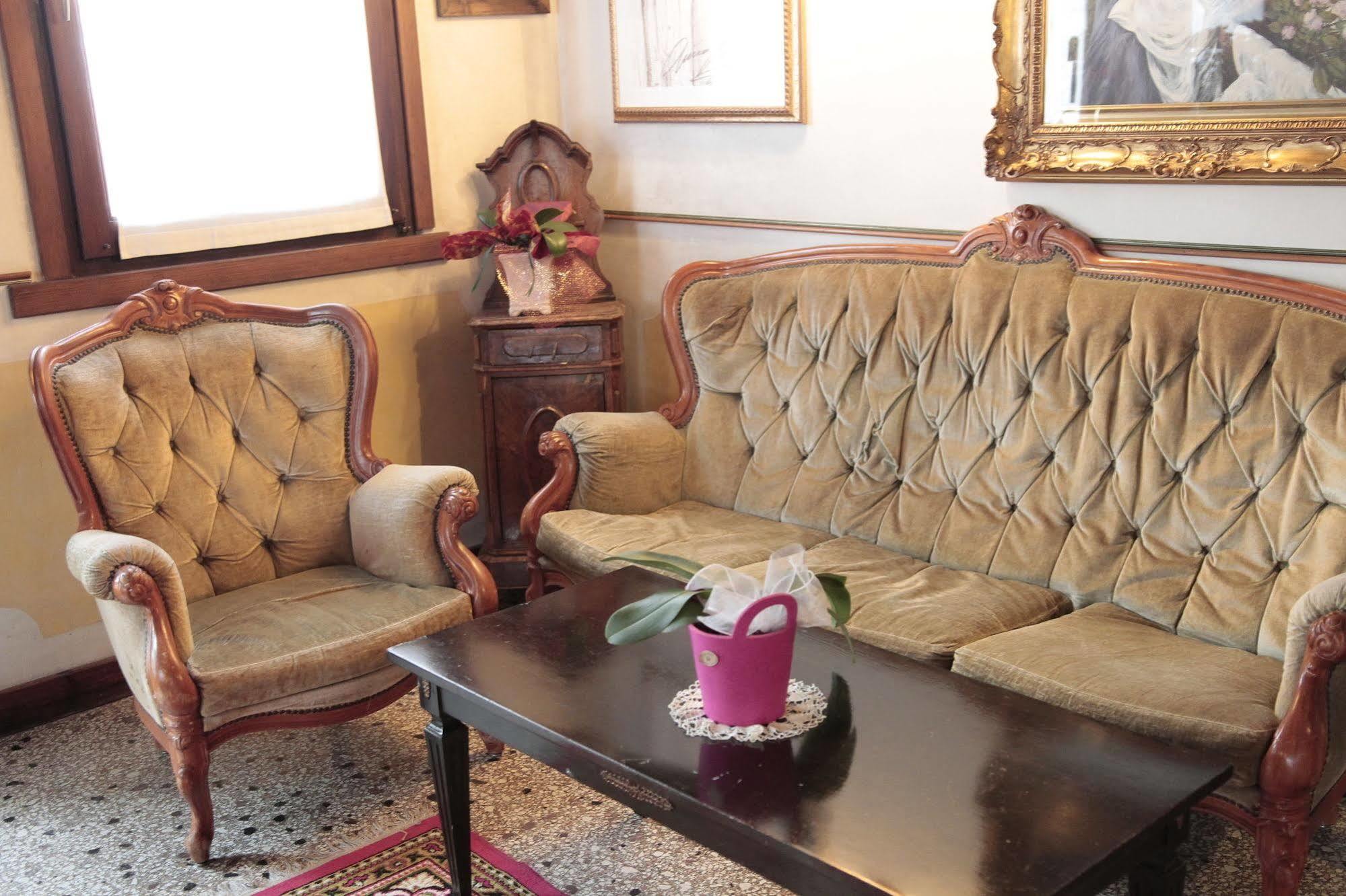 Hotel Villa Pigalle Tezze sul Brenta Kültér fotó